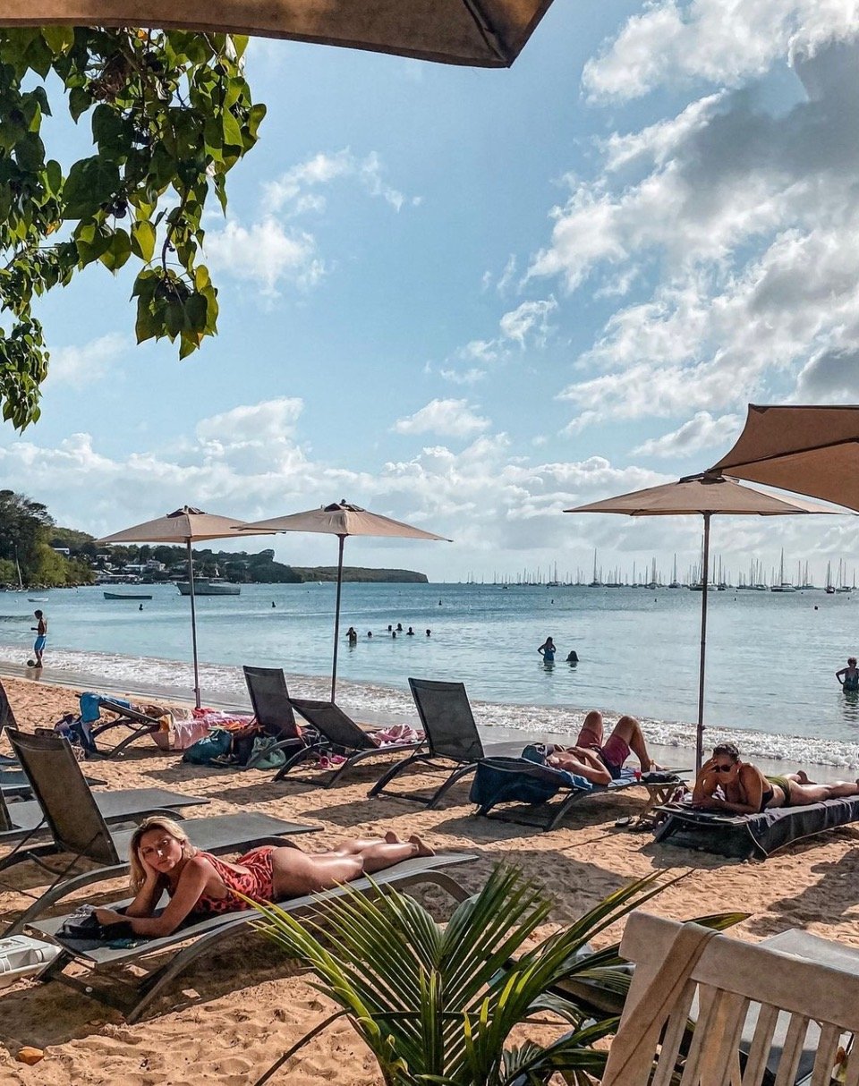 BAO BEACH Restaurant beach bar, les pieds dans l'eau - Pointe Marin, Sainte Anne ( Sud Martinique ) - TRANSAT, FOOD & DRINKS